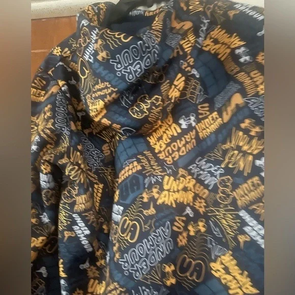 Under Armour graffiti hoodie sweatshirt youth size large - Picture 3 of 4